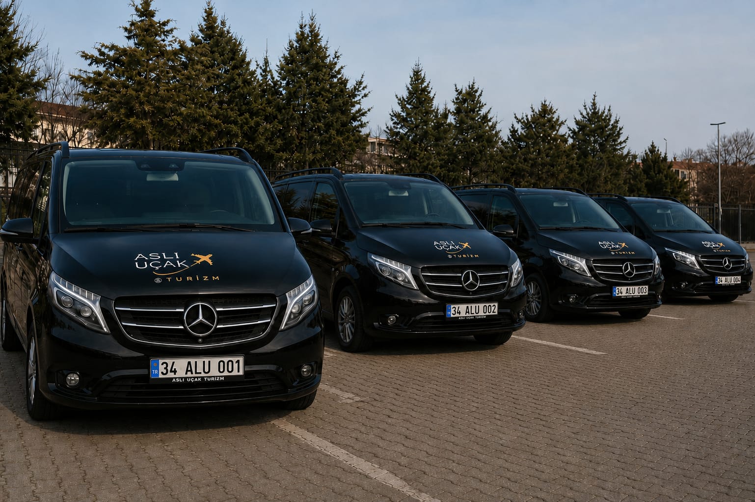 Aslı UÇAK Turizm logolu Mercedes-Benz Vito araç filosu